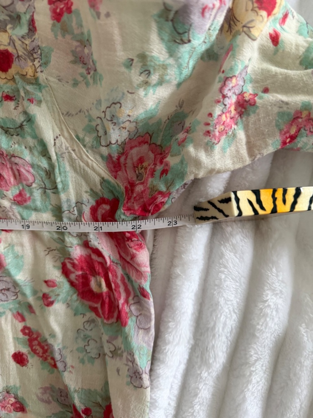 Maison Hotel Georgia Blouse in Candy Roses Floral Shirt with neck tie/ belt - Picture 6 of 6